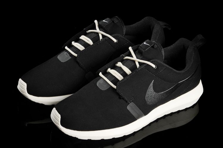 NIKE ROSHERUN NM 3M fur blanc noir nouvelles chaussures (4)